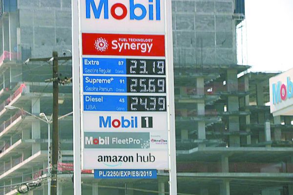 La gasolina Premiun rebasó los 25 pesos por litro. Leonel Rocha