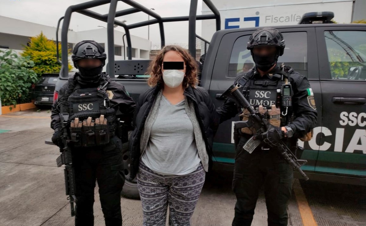 La mujer detenida, fue identificada como esposa del directivo de La Salle. | Especial