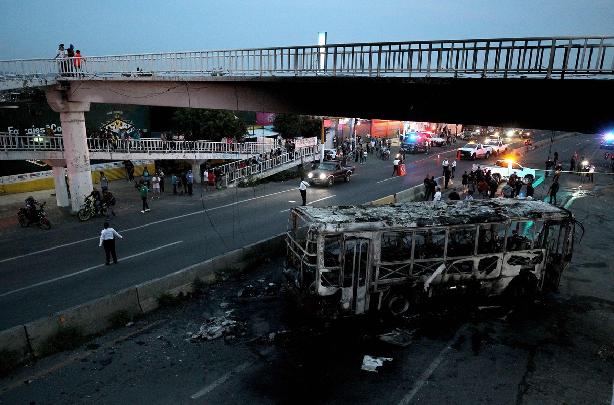 Narcobloqueos en Jalisco y Guanajuato | AFP