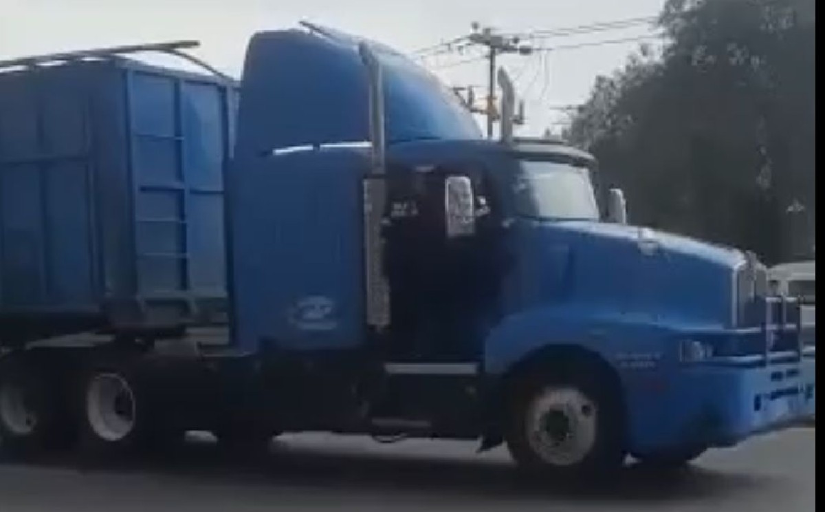 El operador omitió el llamado de las autoridades y logró pasar el retén de seguridad impactado a las patrullas. | Especial