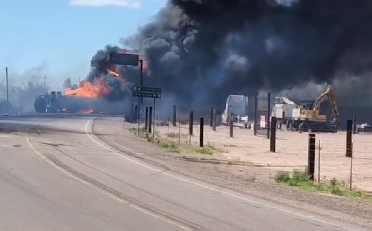 Las cisternas cargaban 67 mil litros de gasolina. (Especial)