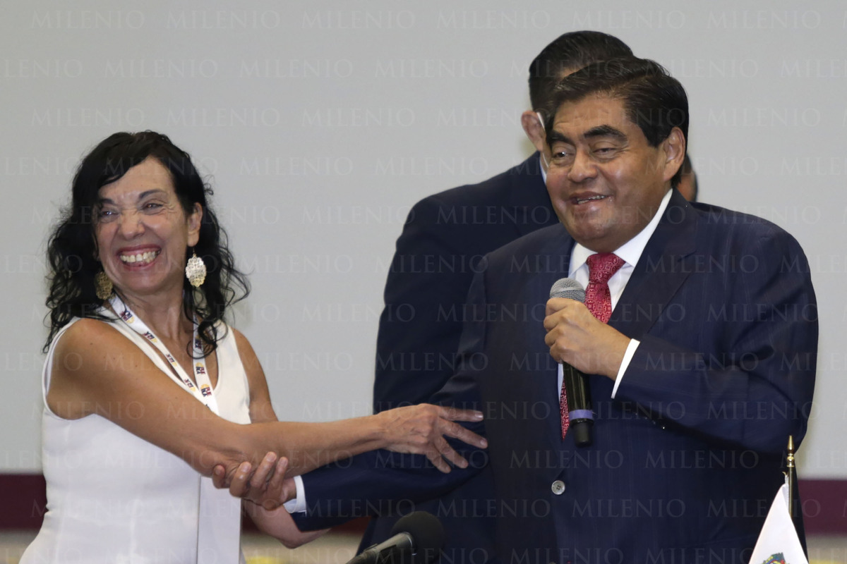 Nuria Fernández, titular nacional del DIF y Miguel Barbosa, gobernador de Puebla | Agencia Enfoque