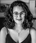 Obtuvo el Premio Nacional de Literatura Gilberto Owen 2018 de
cuento y el Premio Nacional Juan José Arreola 2019. Autora de 'Un año de servicio a la
habitación', entre otros libros.<p><br></p>