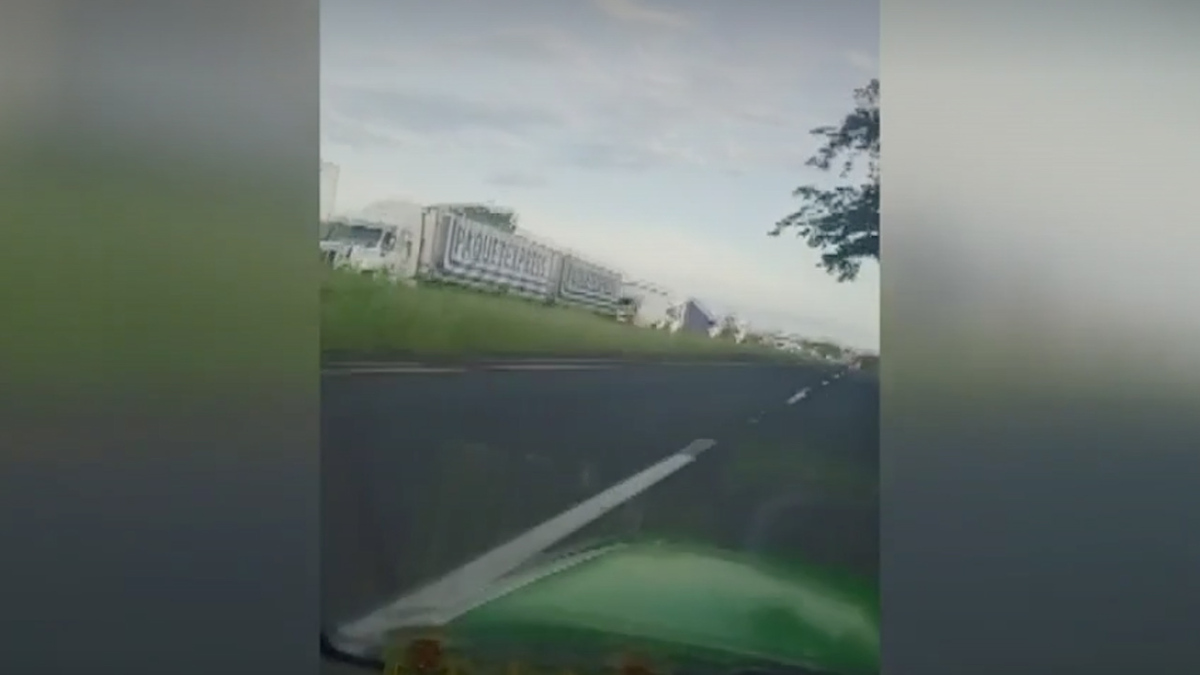 Cierran carretera en Veracruz por fuga en una pipa