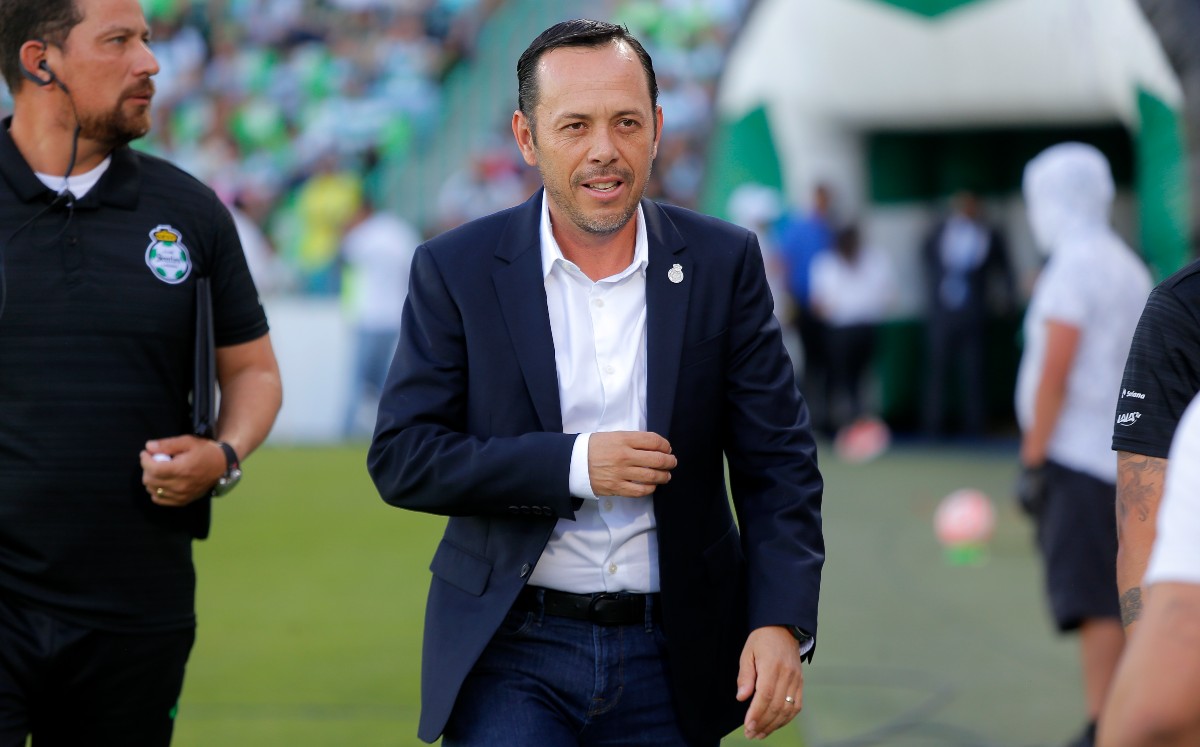 Ganar de visita, la tarea pendiente de Eduardo Fentanes. (Mauricio Román)