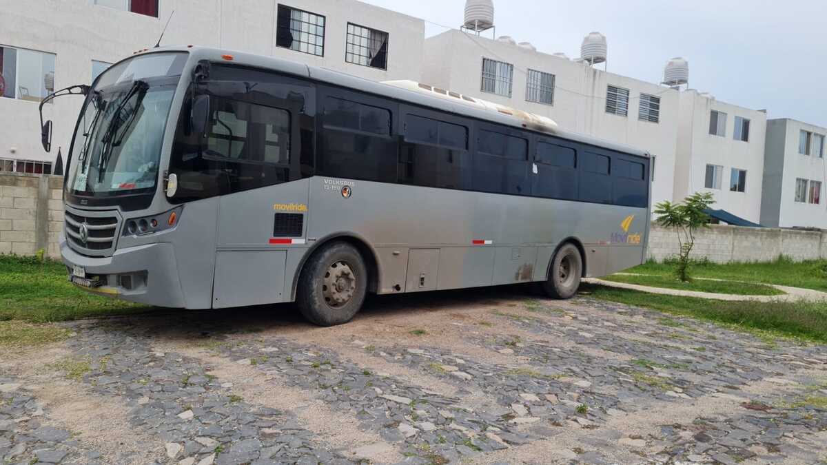 Impiden quema de camión de personal en Tlajomulco (Juan Carlos Munguía)
