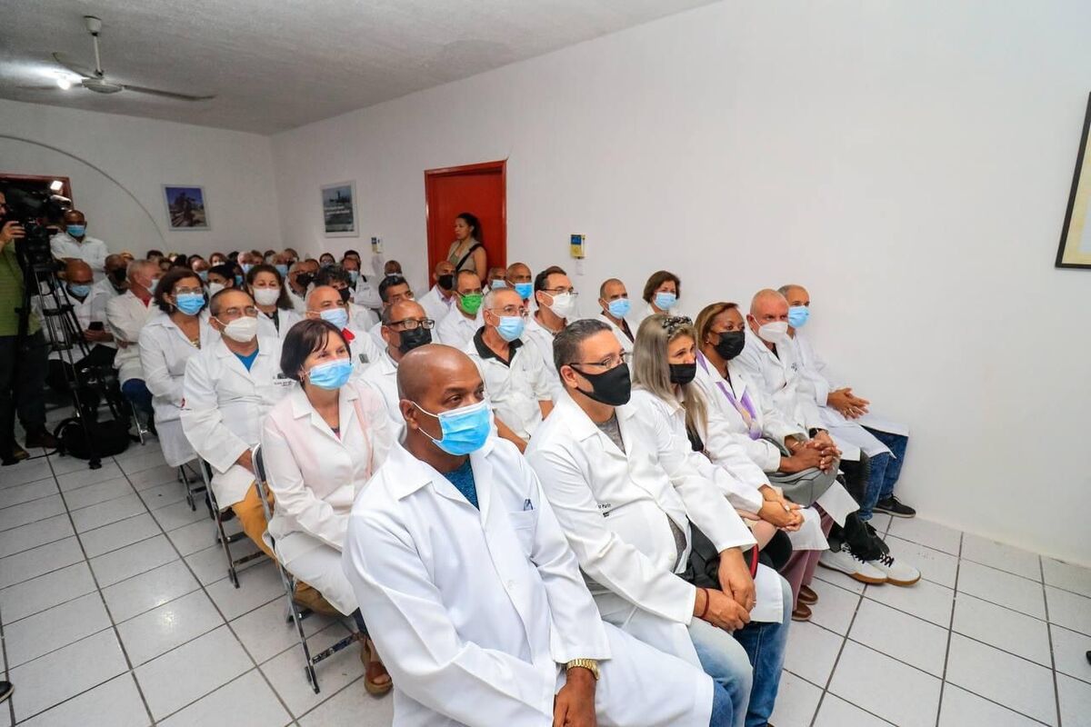 55 médicos cubanos estarán en Colima. (Arndoldo Delgadillo)