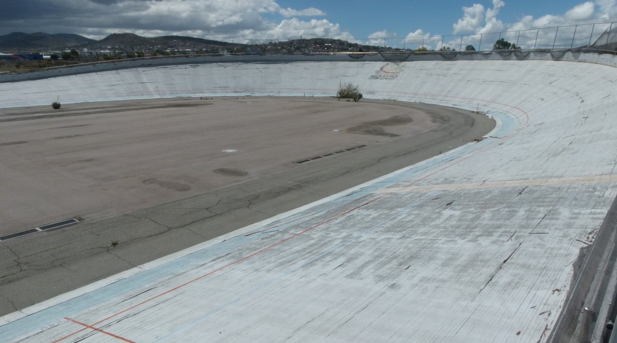 Velódromo en abandono, que costó 28 millones tirados a la basura. (Eduardo González)