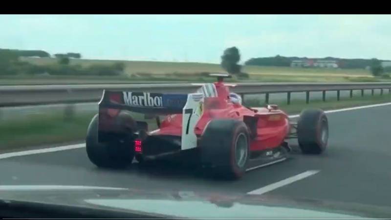 El auto de Fórmula 2 que corrió en la autopista de República Checa (Especial)