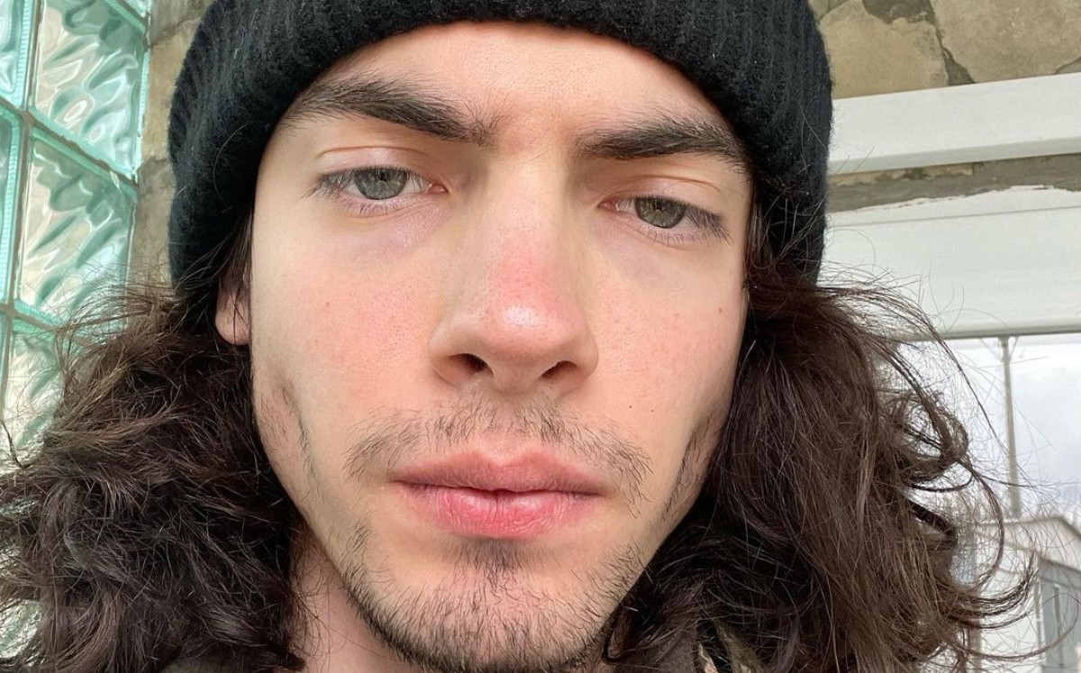 El joven Lev Uliesov ha desfilado para Prada, Givenchy y Berluti. | Foto: Instagram de Lev Uliesov