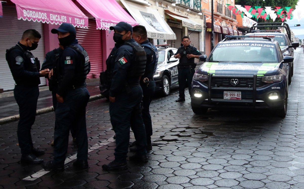 Riña entre ambulantes y personal de normatividad | Agencia Enfoque