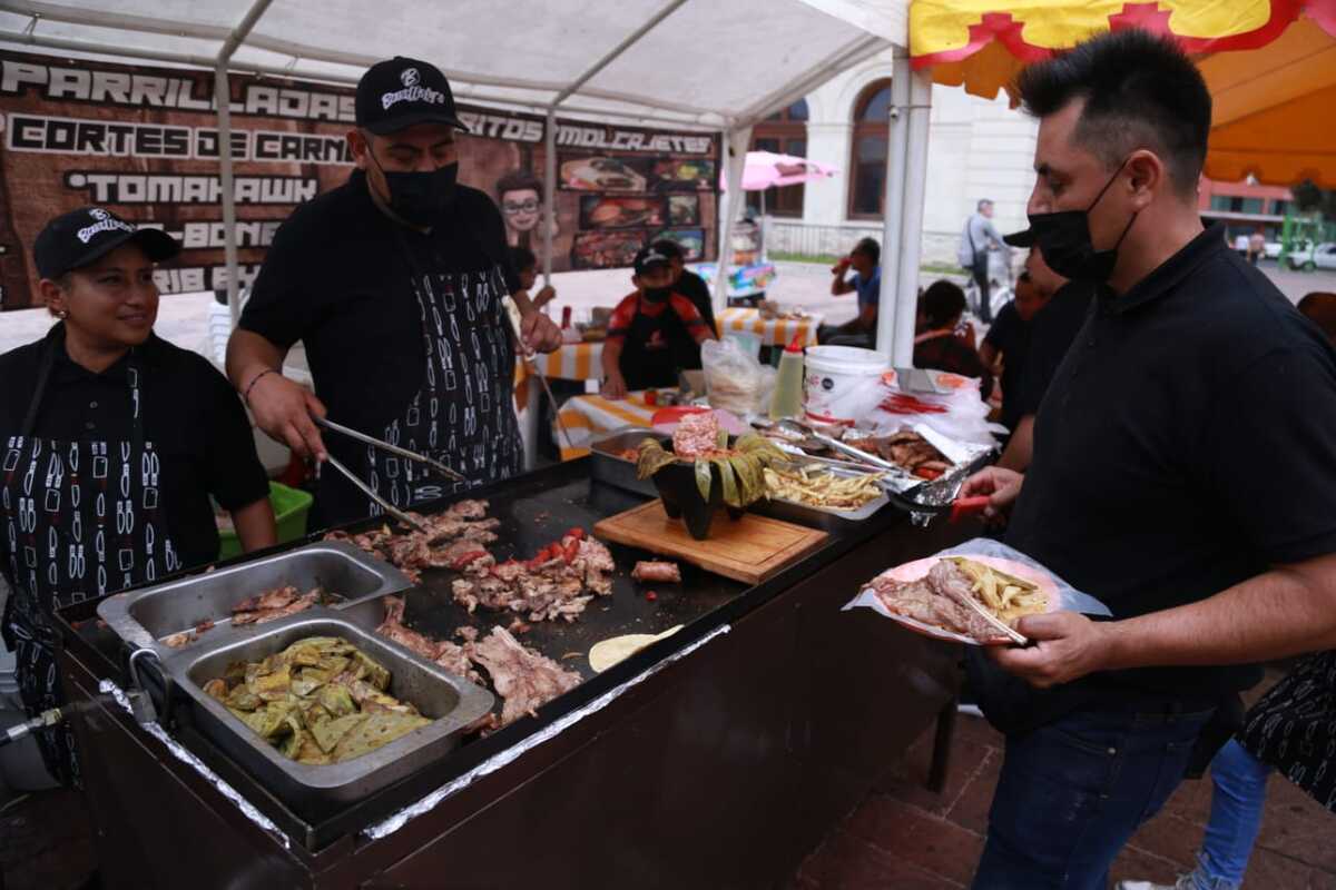 Tercer Encuentro de Parrilleros  en Plaza Juárez (Jorge Sánchez)