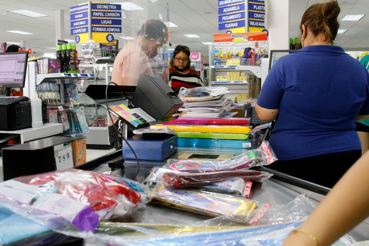 Venta de útiles escolares | Mauricio Román