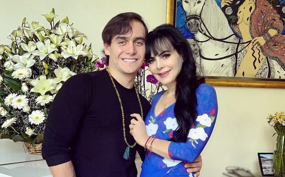 Maribel Guardia reacciona a fotos de su hijo besando a una fan (Instagram).