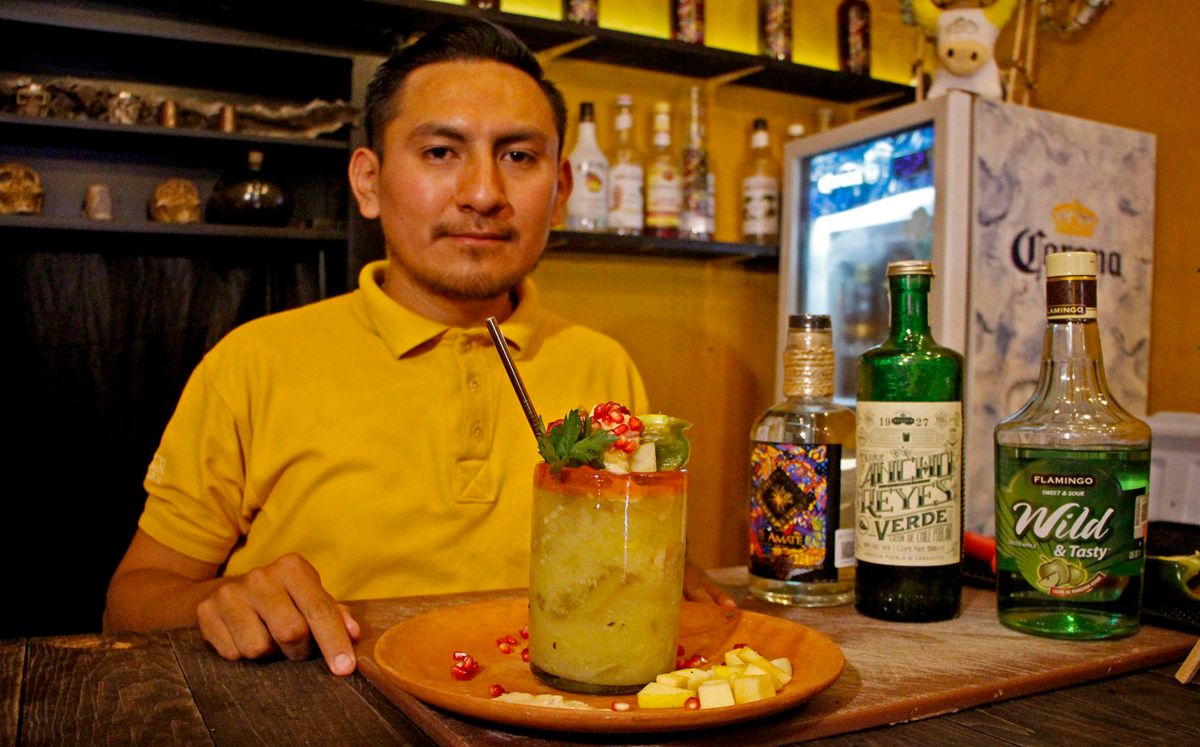 Mezcal de chile en nogada | Melanie Torres