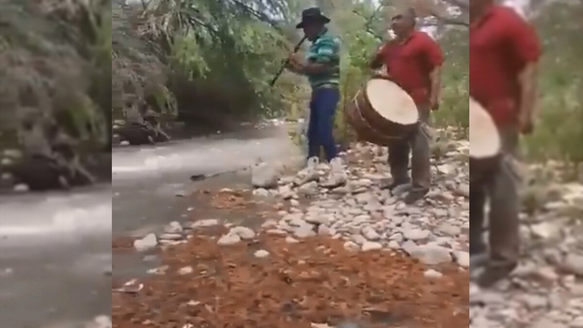 Al ritmo de la tambora festejaron el momento en que el agua volvió a bajar por el río. Foto: Especial