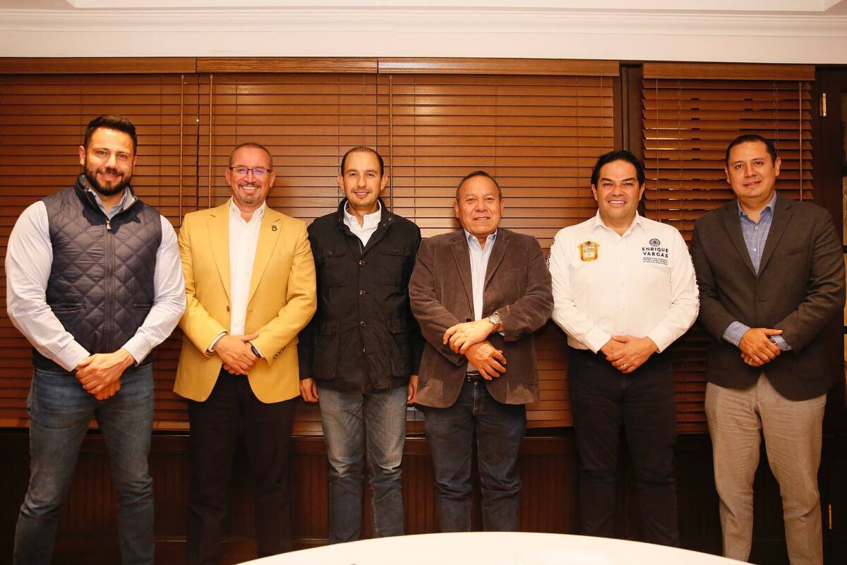 En la imagen aparecen el diputado panista Enrique Vargas y el perredista Omar Ortega. (Twitter)