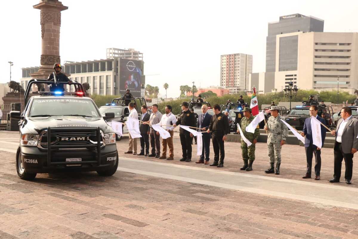 El gobernador de Nuevo León, Samuel García, hizo entrega de patrullas a Fuerza Civil. Foto: Raúl Palacios