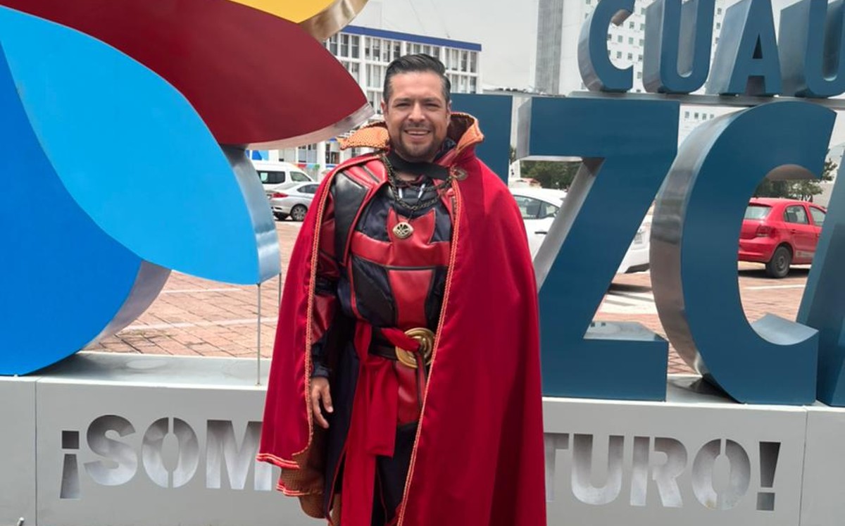 Gonzalo Levi, profesor de la FES Acatlán, vestido como 'Doctor Strange' | Michelle Mejía