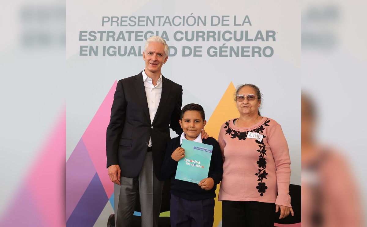 Los estudiantes contarán con un libro de texto para la materia.