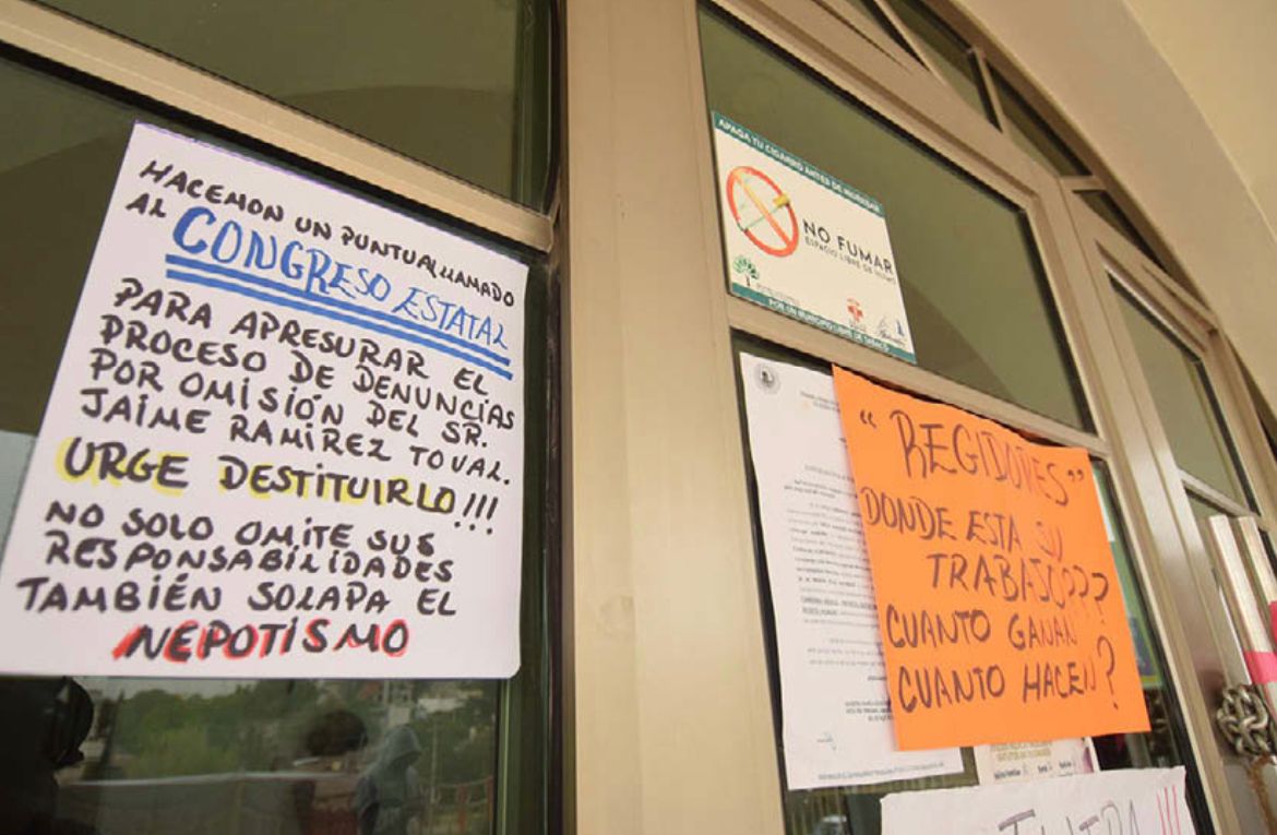 Manifestantes advirtieron no se retirarán hasta que sean atendidos por Omar Fayad. (Francisco Villeda)