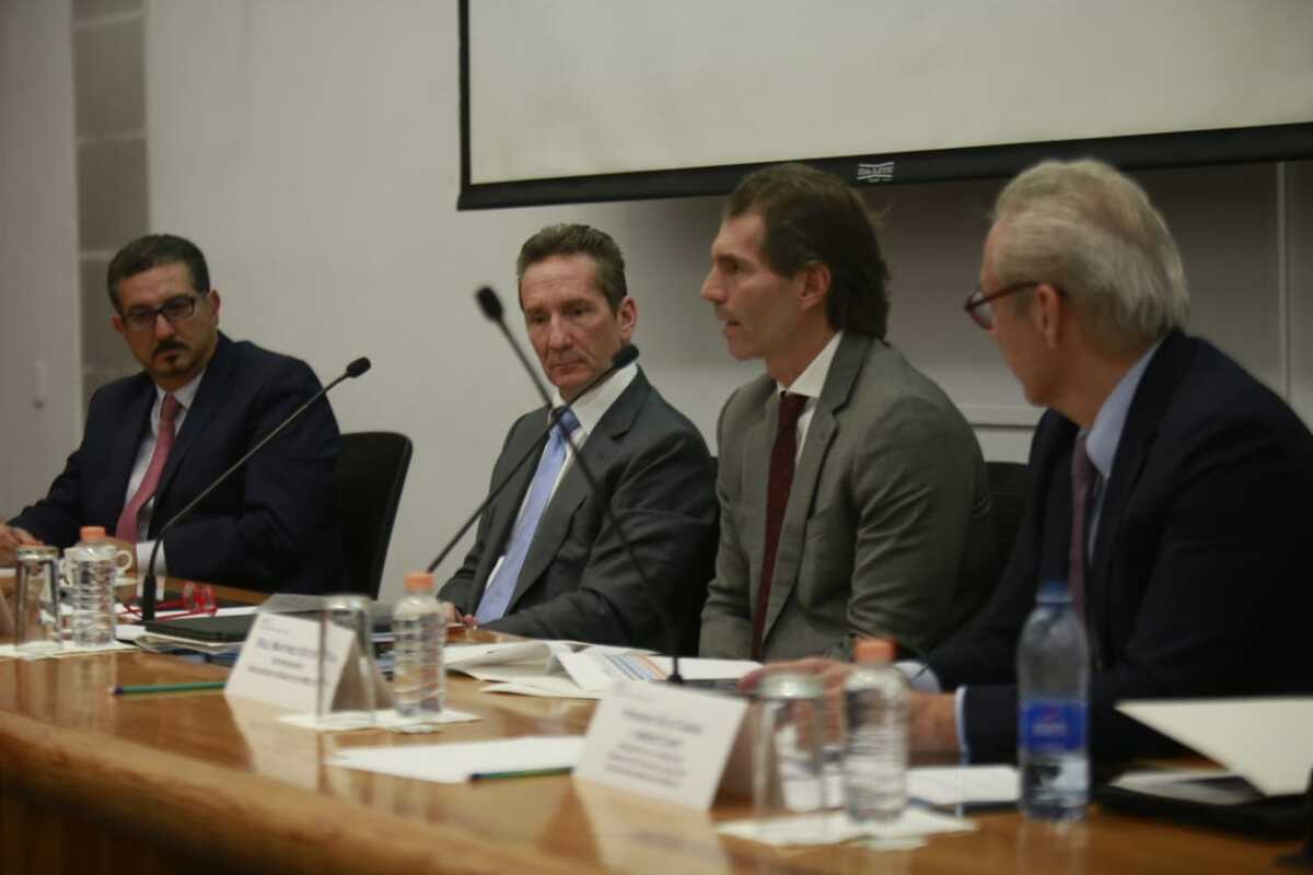 El presidente de la ABM, Daniel Becker, y el director general de Barclays México, Raúl Martínez-Ostos. (Foto: Juan Carlos Bautista)