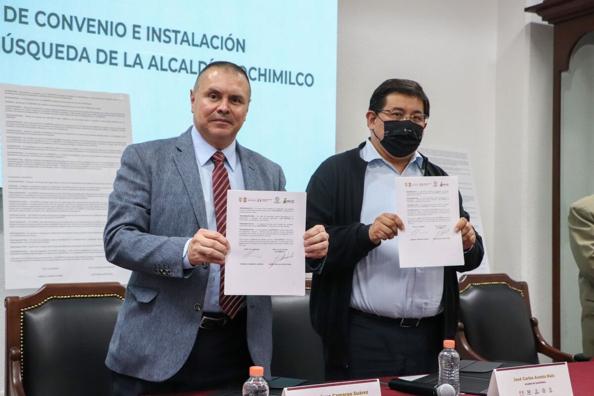 El alcalde José Carlos Acosta Ruíz y Enrique Camargo Suárez, titular de la Comisión, firmaron el documento que permitirá dar atención inmediata. (Espe