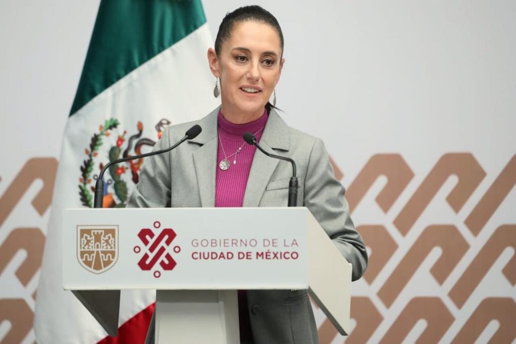 Claudia Sheinbaum dando palabras a los policías. (Especial)