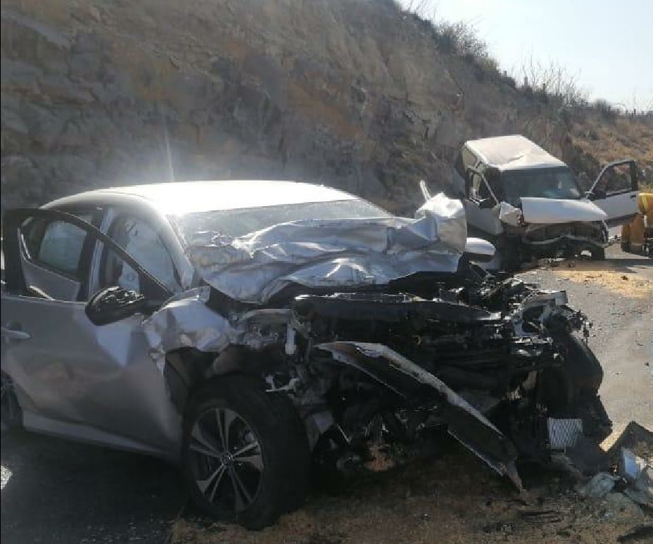 Los conductores de ambos vehículos resultaron lesionados y fueron trasladados a hospitales de Saltillo.