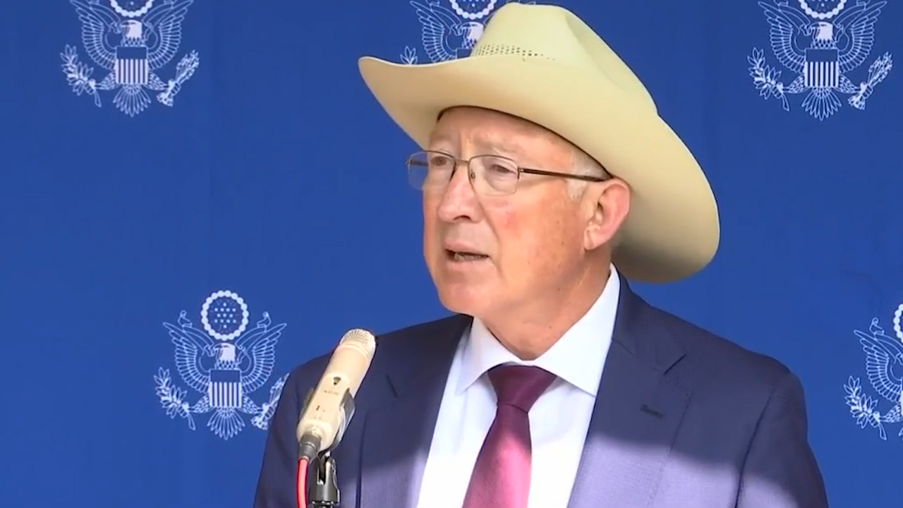 Ken Salazar da prioridad a la inseguridad en México antes que al TLC