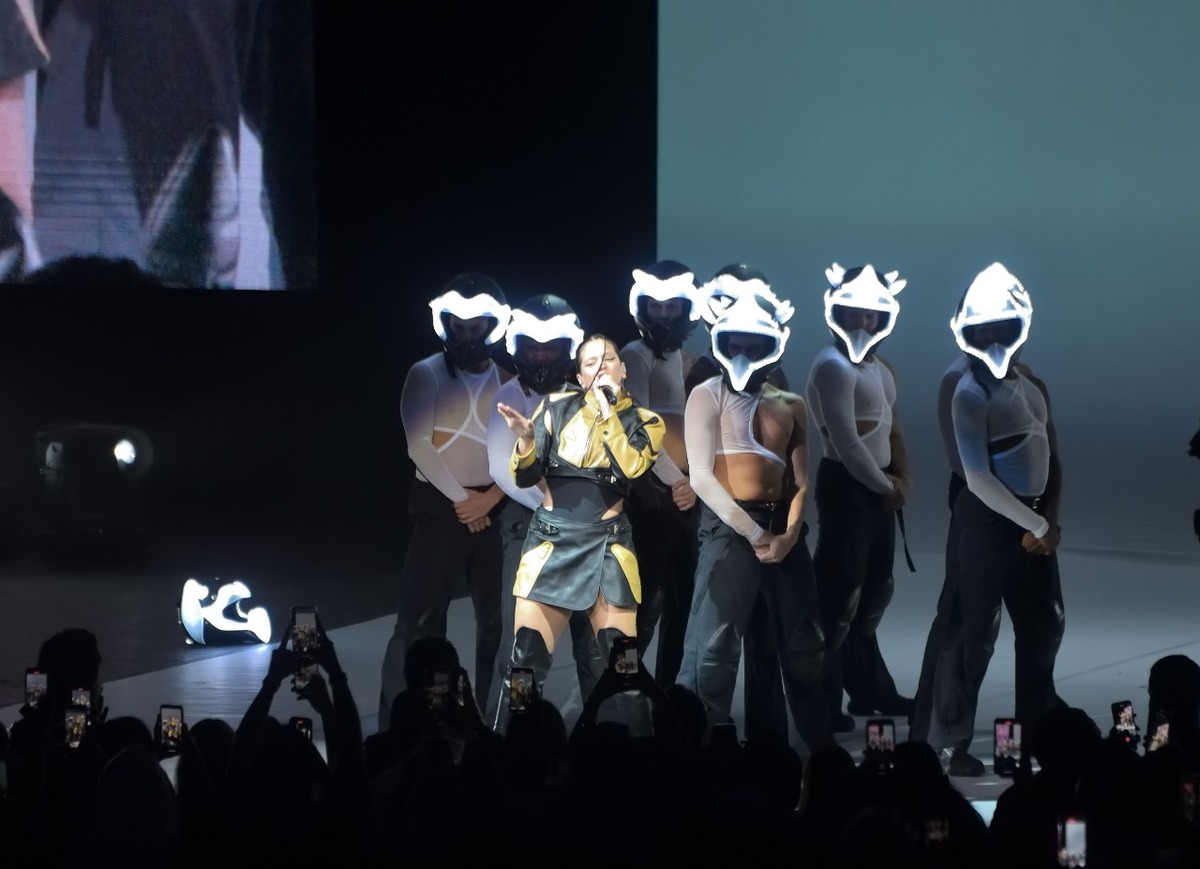 Algunos de los momentos del concierto de Rosalía en Guadalajara (Enrique Vázquez)