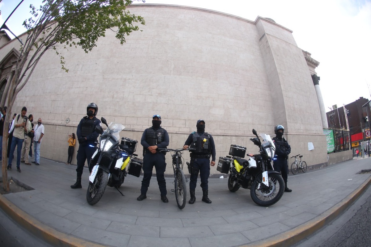 Serán 50 elementos de  la policía de Monterrey que estarán vigilando. Foto: Jorge López