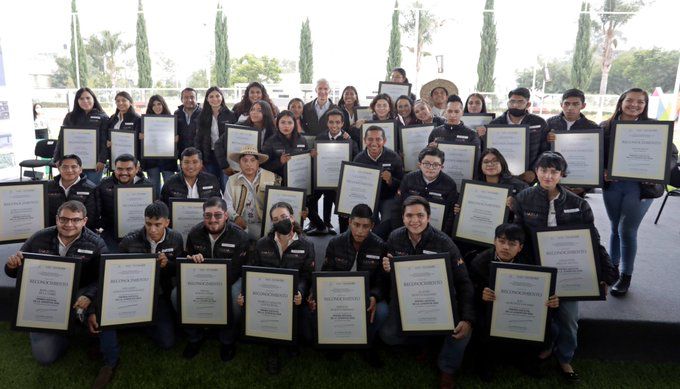 "Entregan 33 premios de la juventud en Edomex" | Especial.