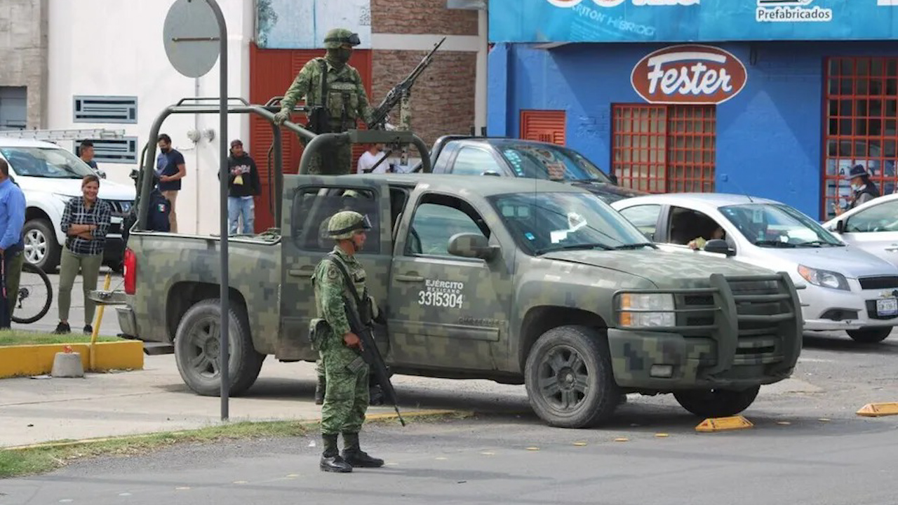 Llegan 300 militares a Celaya tras asesinato de hijo de alcalde