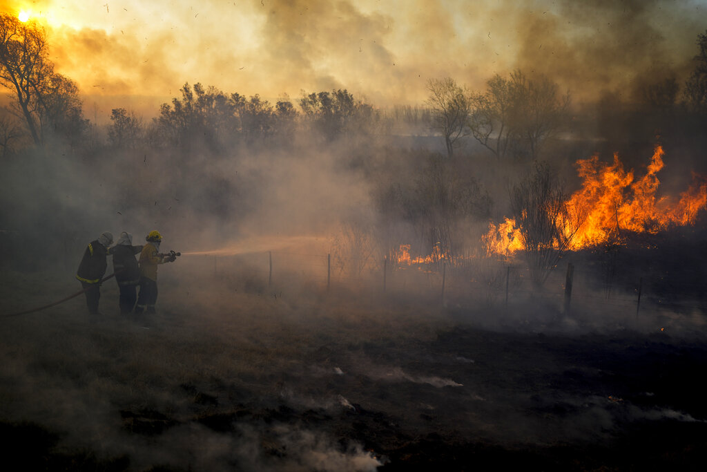 Los incendios han afectado cientos de hectáreas. (AP)