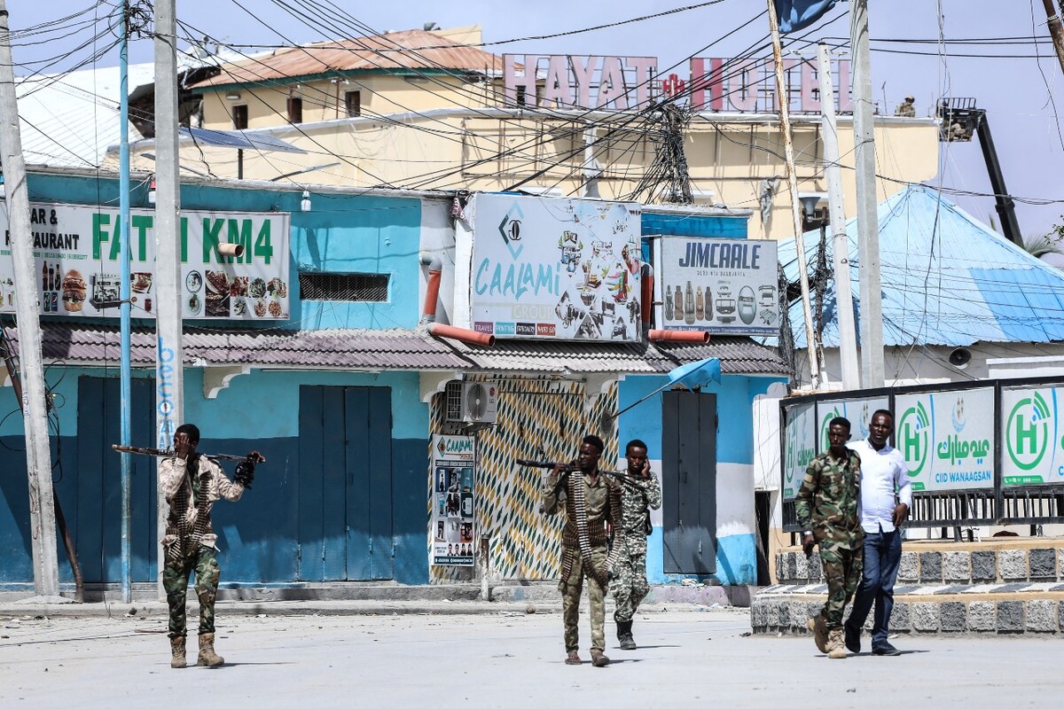 Al menos 12 muertos en ataque con toma de rehenes en un hotel de Somalia | AFP