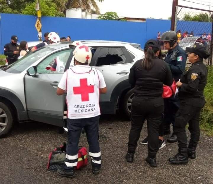 La pareja fue intercepta por tres hombres que iban a bordo de un vehículo con placas de Guatemala | Especial
