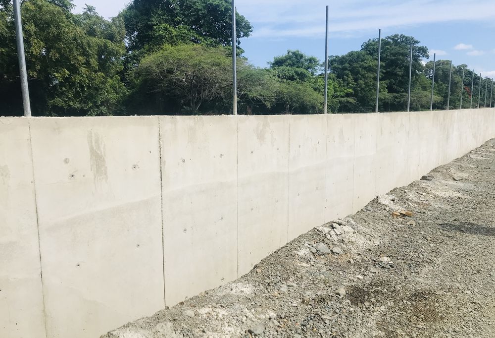 Republica Dominicana sigue en la construcción del muro, que busca contener la migración ilegal y las mafias. (Twitter)