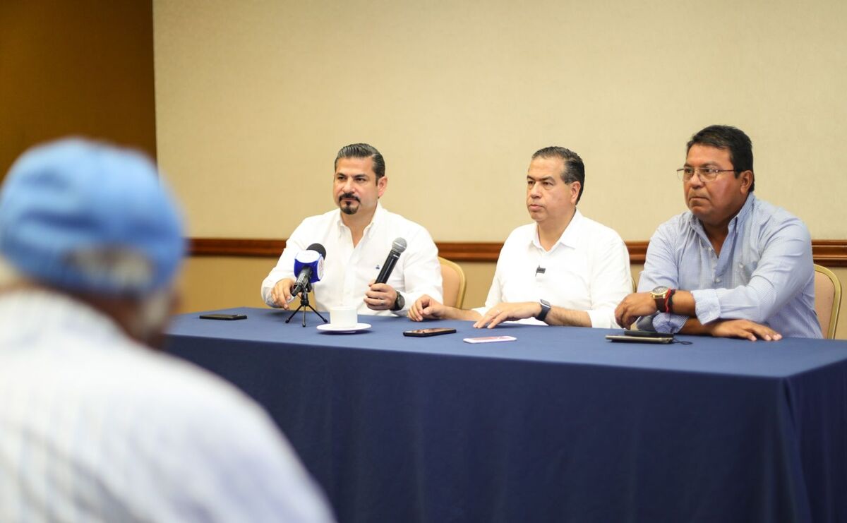 Ricardo Mejía da la bienvenida a Shamir Fernández (Cortesia)