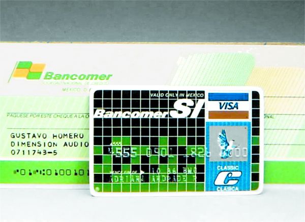 Tarjeta de débito de la institución en los 80. Especial