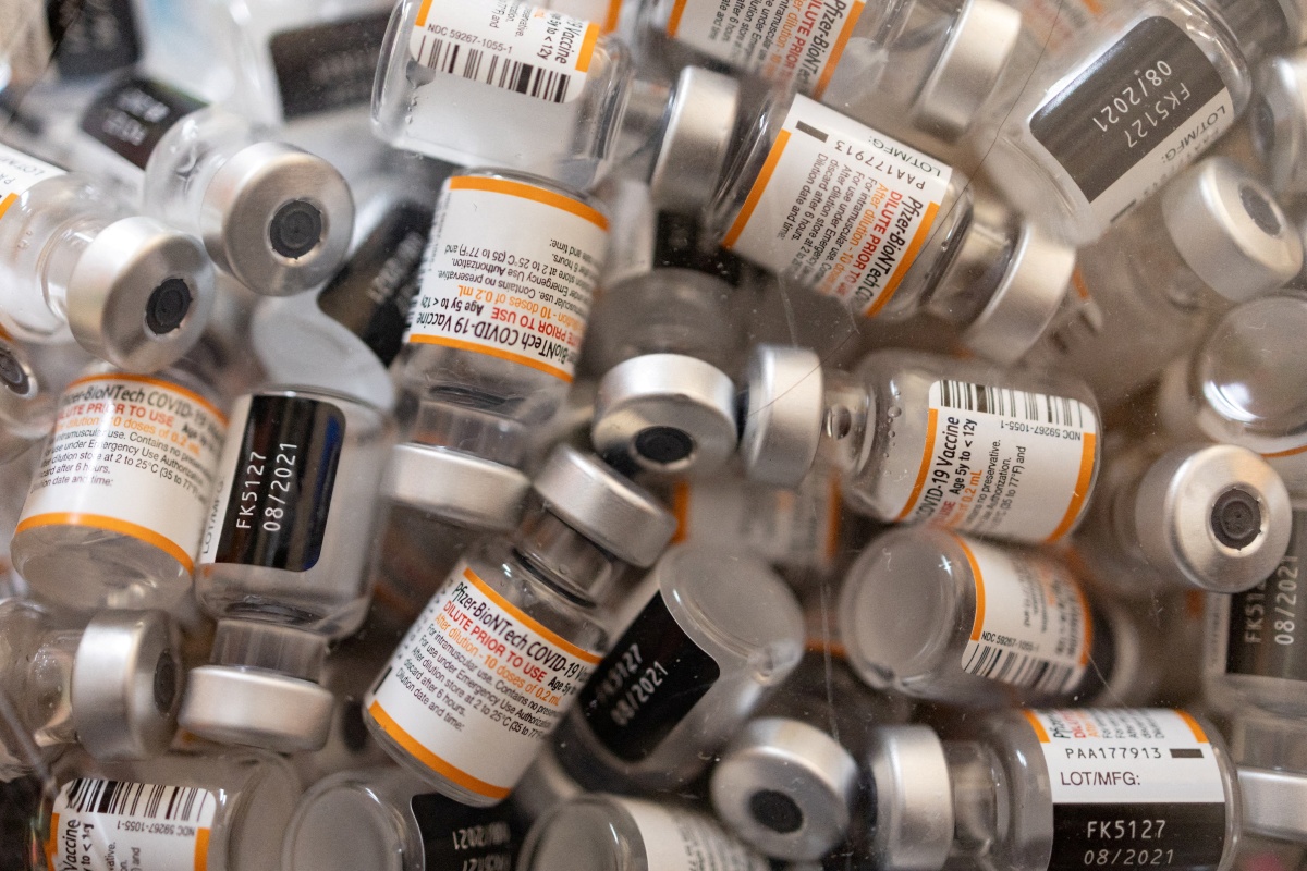 Frascos de la vacuna de Pfizer. (Reuters)