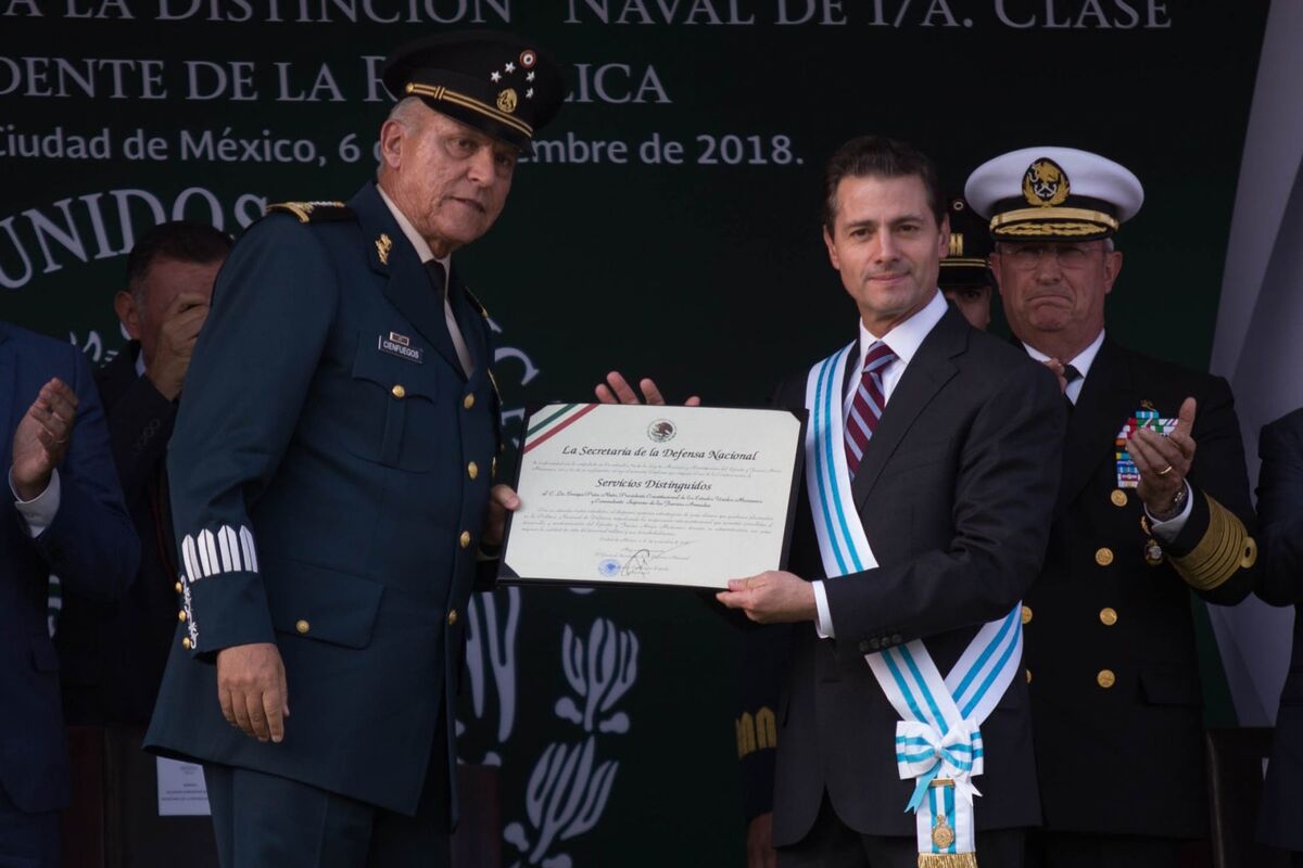 Salvador Cienfuegos (D) y Enrique Peña Nieto.| Cuartoscuro