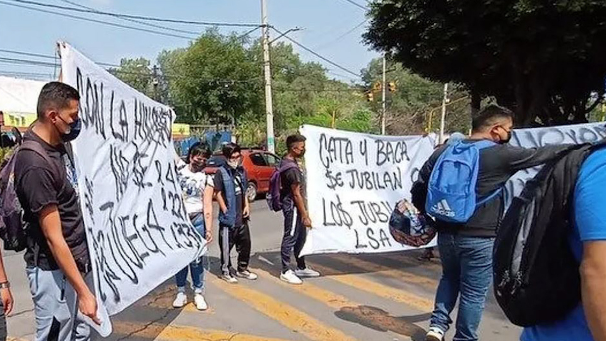 Afición de Cruz Azul amenaza a jugadores en La Noria | A balón parado con Rafael Ocampo