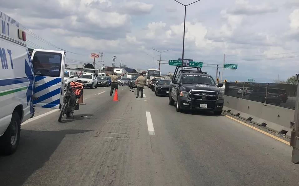 El conductor de la  motocicleta terminó con lesiones y fue trasladado al HGZ N°21. Foto: Leyda Estrada