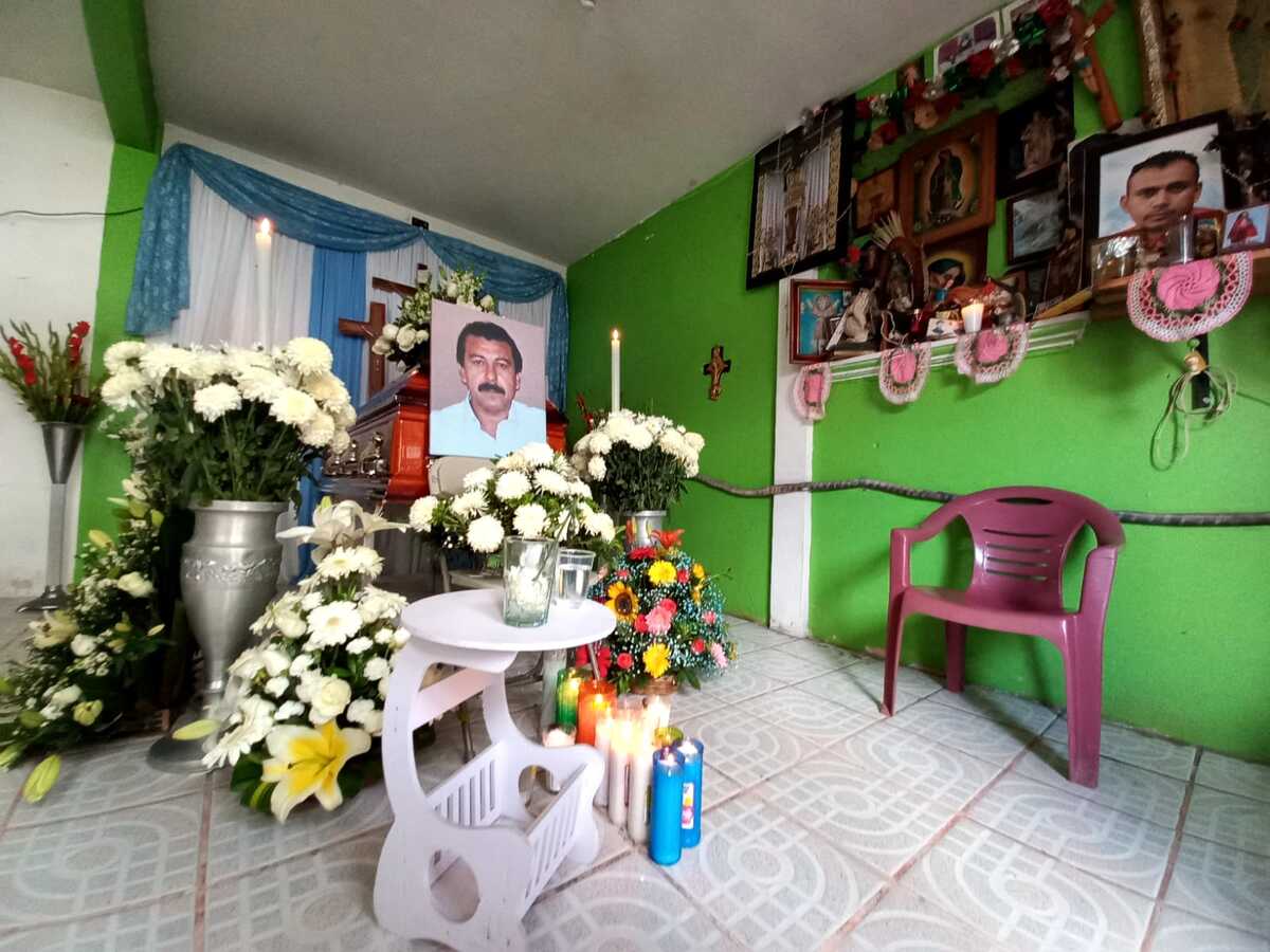 El periodista fue velado por familiares. (Rogelio Agustín Esteban)