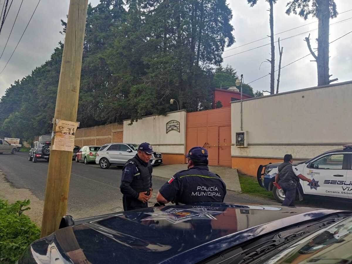 El cuerpo fue trasladado por la Fiscalía del Edomex.