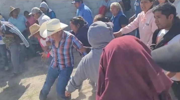 Los pobladores acusaron al edil de incumplir con la promesa de una obra para la comunidad de la Nopalera (Especial)