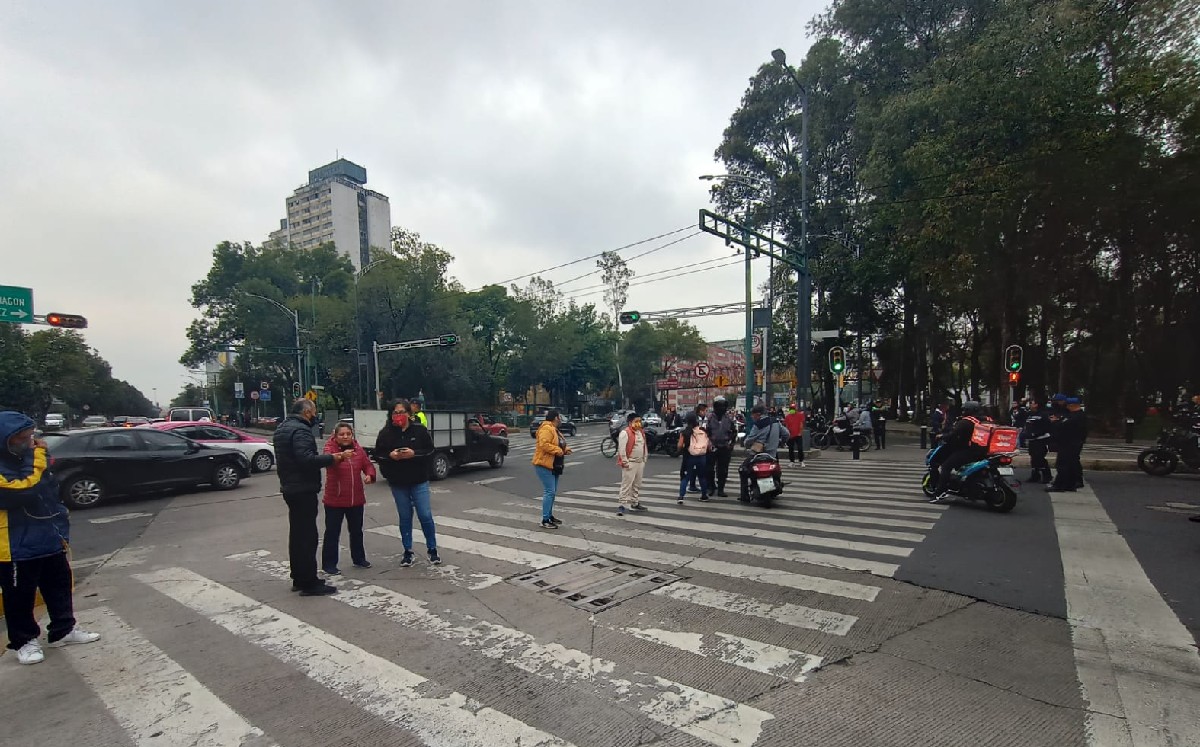 Vecinos se manifiestan en avenida Misterios. César Velázquez