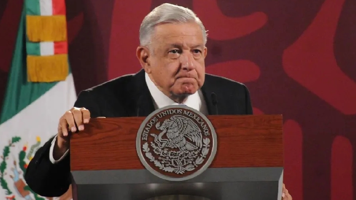 AMLO pide destinar recursos de OPLES para tapar baches