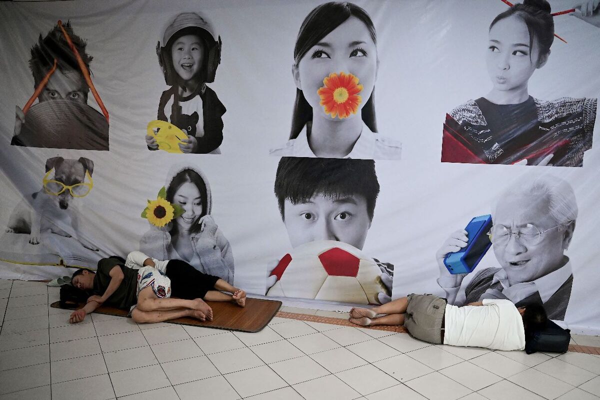 En China, habitantes se refugian de calor. | AFP